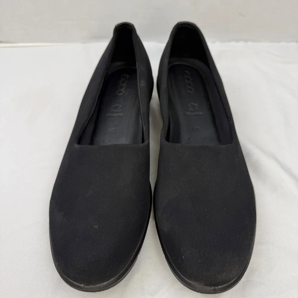 ECCO Black Wedge Pumps Women Size 40 US 9-9.5 Low Heel Slip On Round Toe Shoes